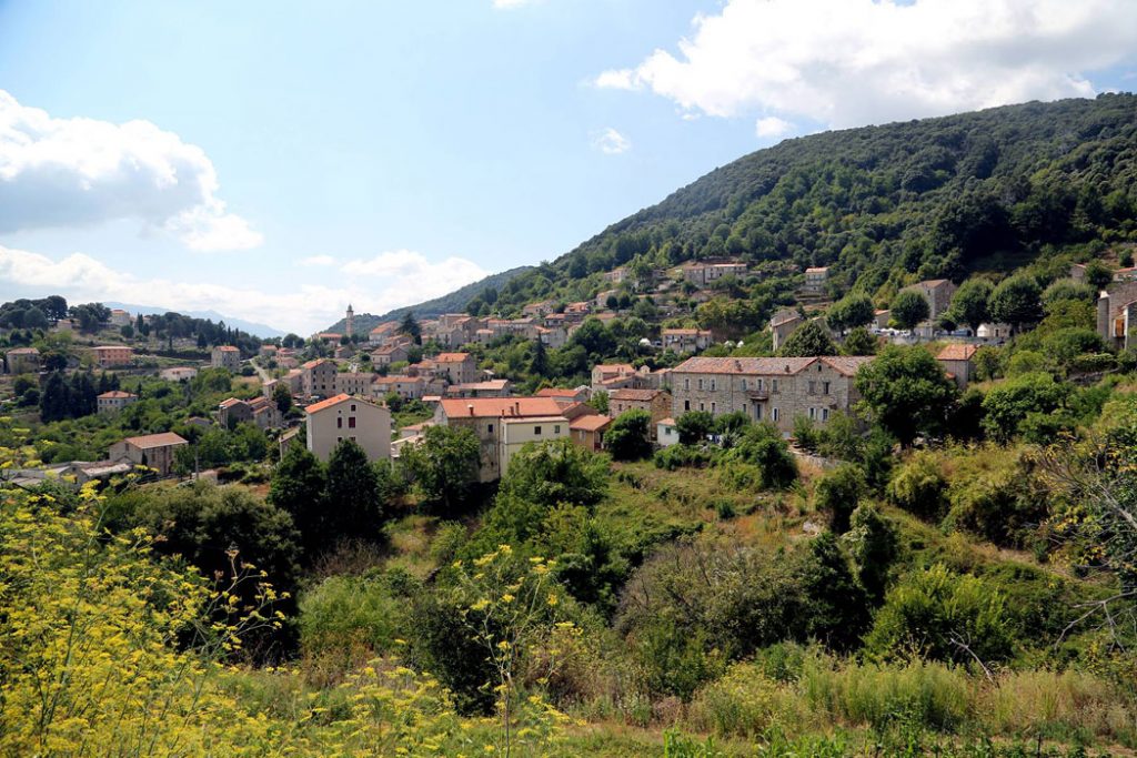 I Levie er en av de idylliske landsbyene i fjellområdet som kalles Alta Rocca.