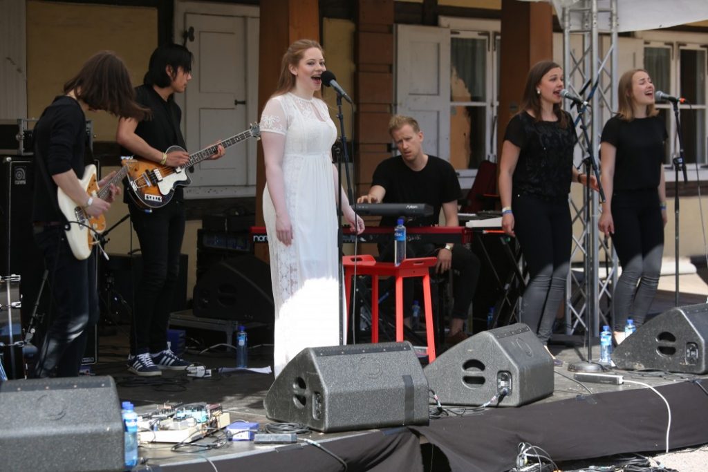 Anja Elena Viken og bandet hennes tok turen fra Bergen.