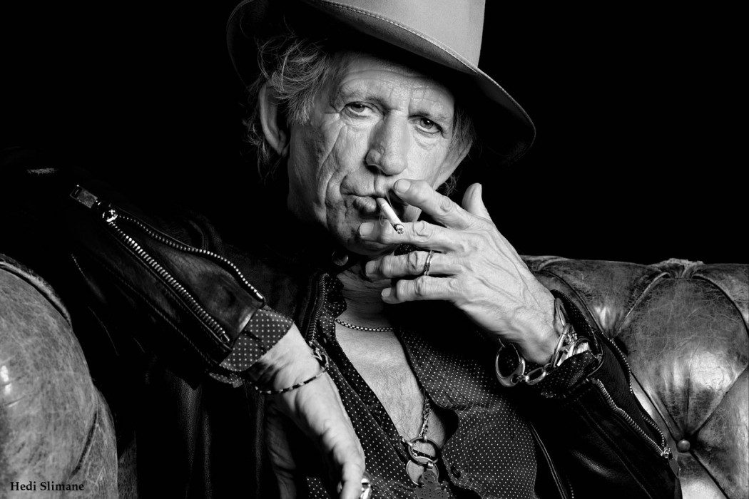 Ikonet som overlevde - et essay om Keith Richards keith richards by hedi slimane 1050x700 - Ikonet som overlevde - et essay om Keith Richards
