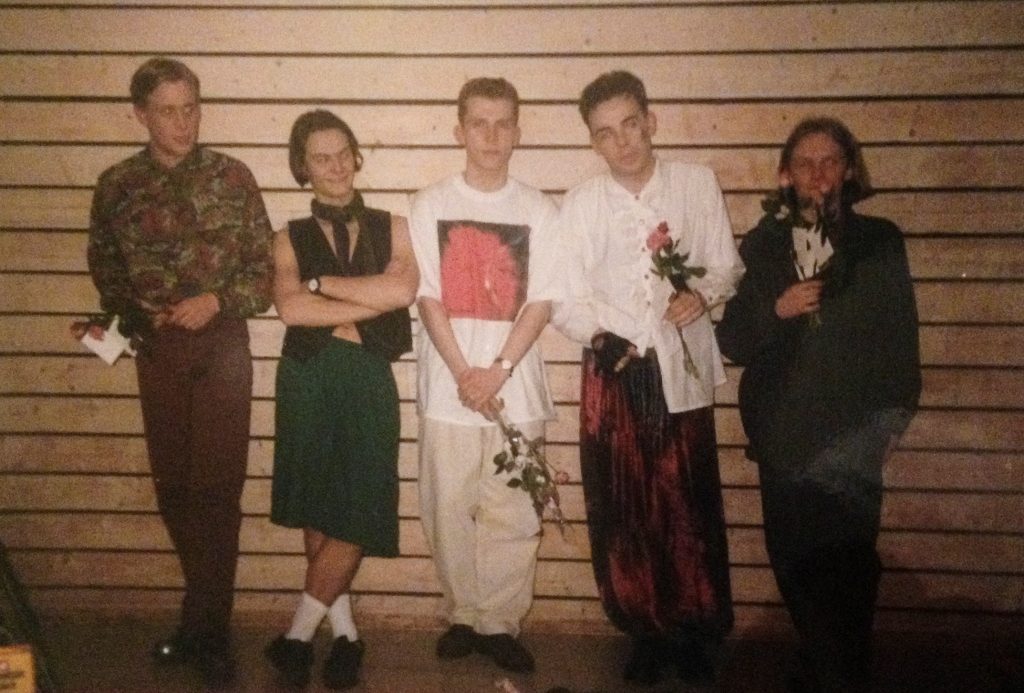 Vel blåst etter at The Margarets har konsertdebutert i romjulen 1991. Rune med blomster til høyre. Foto: Privat Vel blåst etter at The Margarets har konsertdebutert i romjulen 1991. Rune med blomster til høyre. Foto: Privat