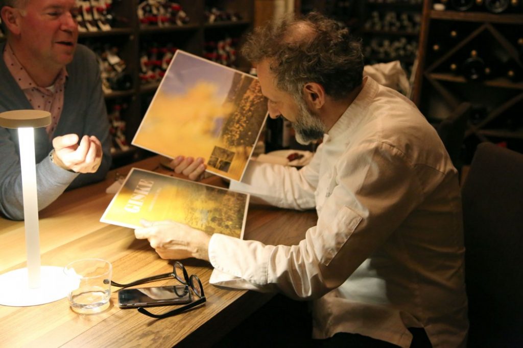 Her er et tips: Vil du gjøre Massimo Bottura glad, gir du ham en LP-plate. Foto: Helle Øder Valebrokk