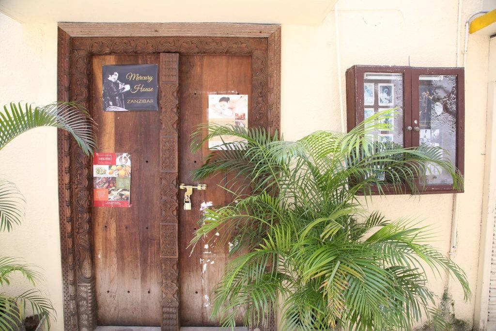 I dette huset i Stone Town på Zanzibar vokste Freddie Mercury opp. Foto: Erik Valebrokk