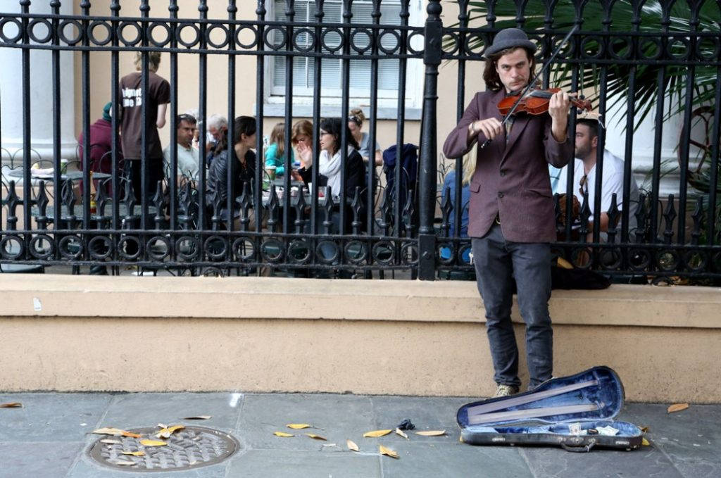 Dyktig gatemusikant på Royal Street i French Quarter, som hentet fra en scene i den geniale TV-serien Tremé. Foto: Erik Valebrokk