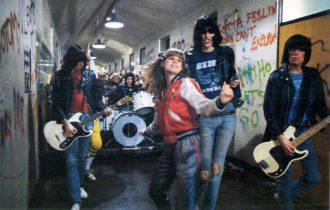 Back To School - spilleliste for de stakkars elevene rock n roll high school 330x210 - Back To School - spilleliste for de stakkars elevene