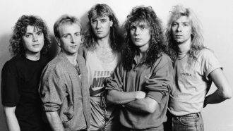 Endelig er Def Leppard tilgjengelig digitalt Def Leppard 1987 bw portrait billboard fea 1500 330x186 - Endelig er Def Leppard tilgjengelig digitalt