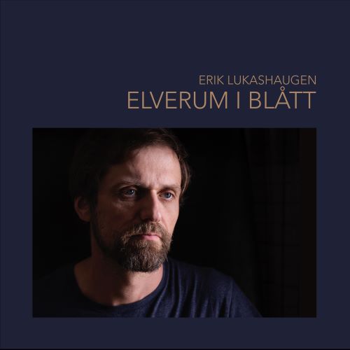 Elverum i blått - her er Erik Lukashaugens sprellferske koronalåt Cover Elverum i blått cover - Elverum i blått - her er Erik Lukashaugens sprellferske koronalåt