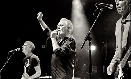 Fra venstre til høyre, tre femtedels The Undertones representert ved John O'Neill, Paul McLoone og Michael Bradley. Foto: Erik Valebrokk