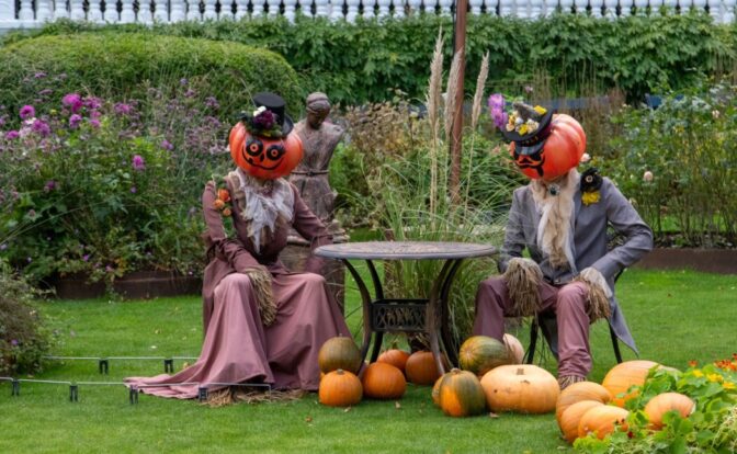 Høstens halloweenpyntede Tivoli i København er som vanlig verdt å få med seg i Kongens by. Foto: Erik Valebrokk