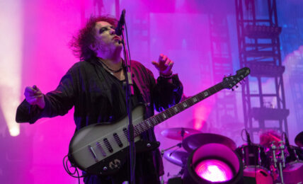 Robert Smith og The Cure ga ut årets beste album, massive Songs Of A Lost World. Foto: Erik Valebrokk