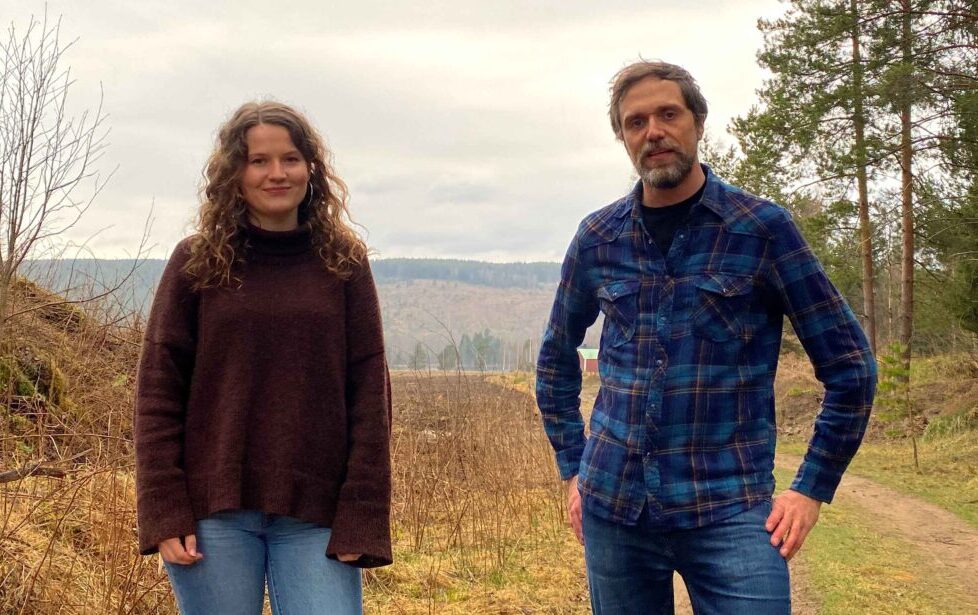Erik Lukashaugen har invitert Stine Bogsveen til å være duettpartner på den nydelige «Fylle med sang» der han har satt musikk til Einar Skjæraasens flotte dikt. Foto: Jakob Lukashaugen