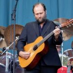 Stein Torleif Bjella er representert med «Følsom person blues». Her er han fotografert på Øyafestivalen i fjor der han spilte andre triste sanger. Foto: Erik Valebrokk