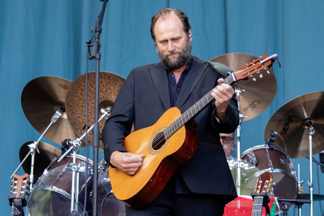Stein Torleif Bjella er representert med «Følsom person blues». Her er han fotografert på Øyafestivalen i fjor der han spilte andre triste sanger. Foto: Erik Valebrokk